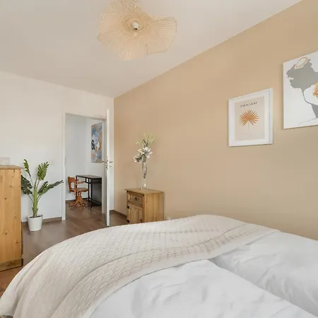 Modern With Balcony In By Renters * Vratislav