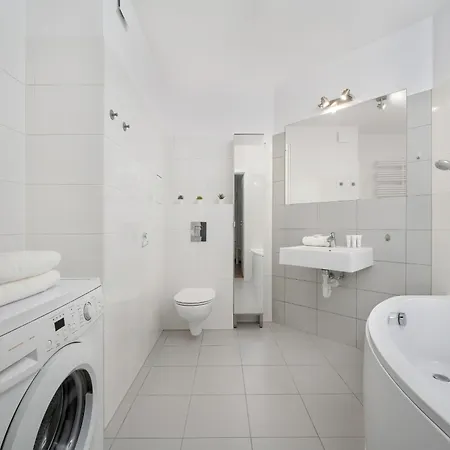 Modern With Balcony In By Renters Apartament Wrocław
